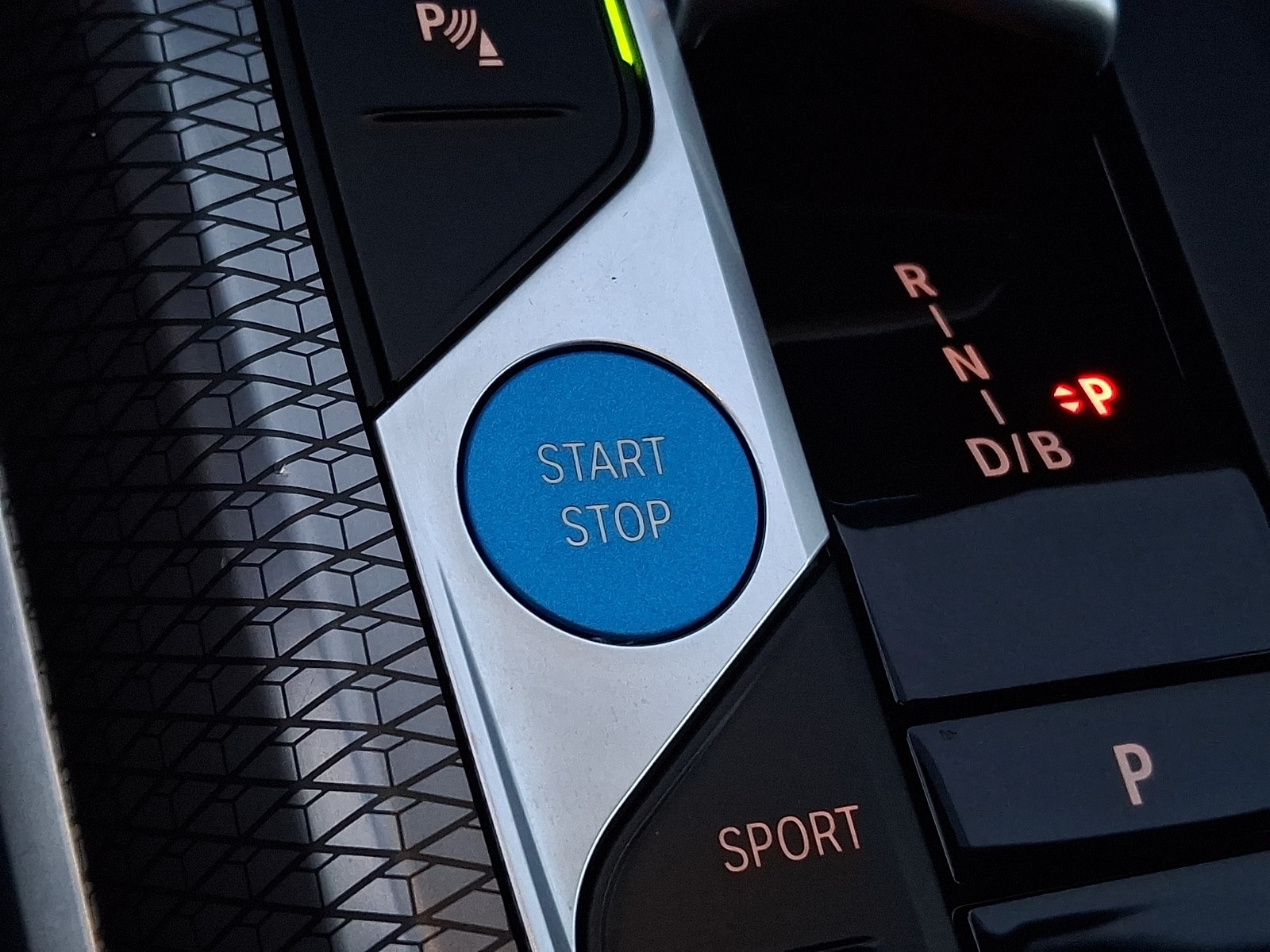 Thumbnail: 2025 BMW i4 - 22