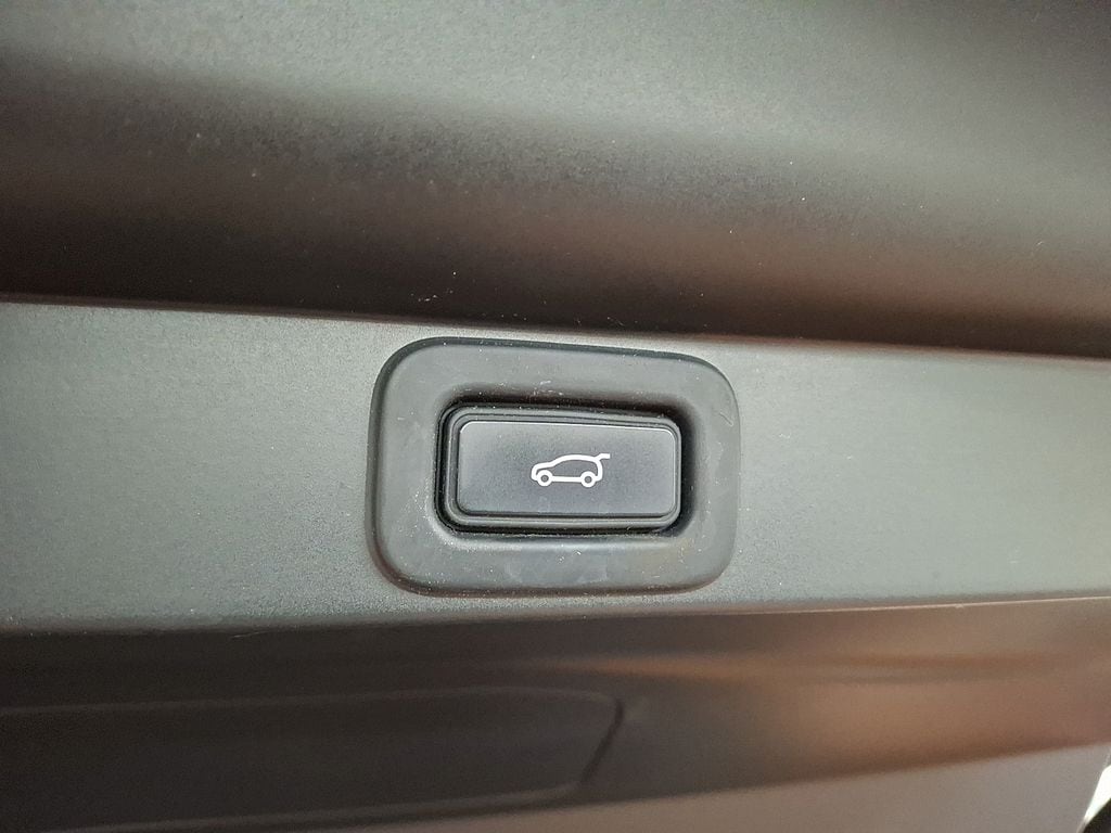 Thumbnail: 2023 Land Rover Range Rover - 24