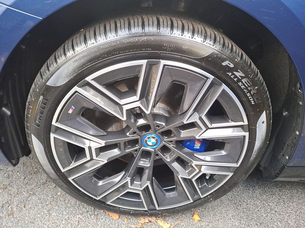 Thumbnail: 2025 BMW i5 - 6