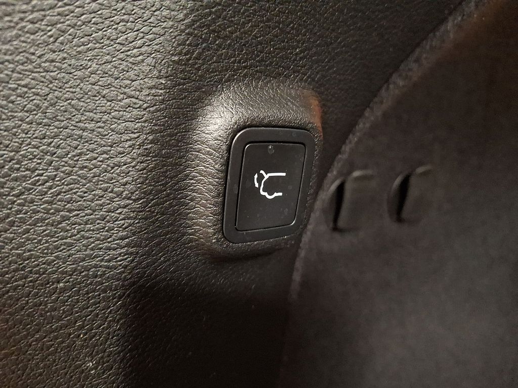 Thumbnail: 2022 Jeep Cherokee - 27