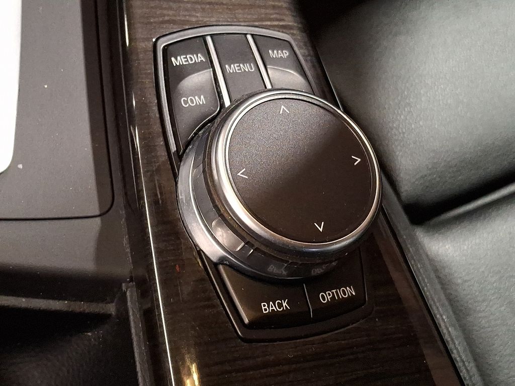 Thumbnail: 2018 BMW 3 Series - 22