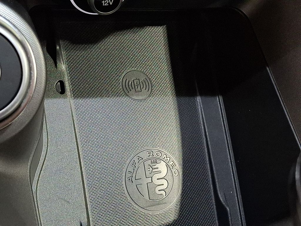 Thumbnail: 2024 Alfa Romeo Tonale - 20