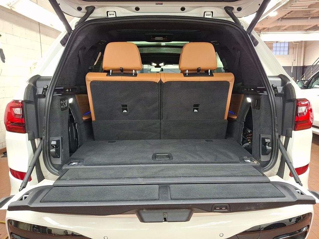 Thumbnail: 2021 BMW X7 - 29