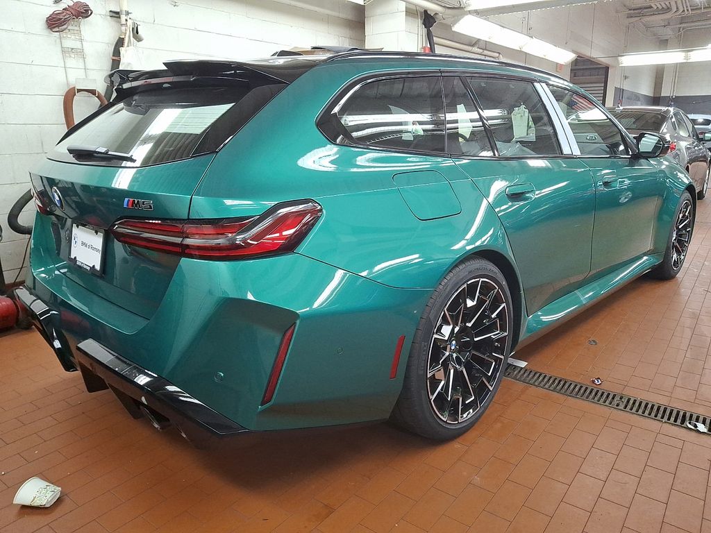 Thumbnail: 2026 BMW M5 - 4