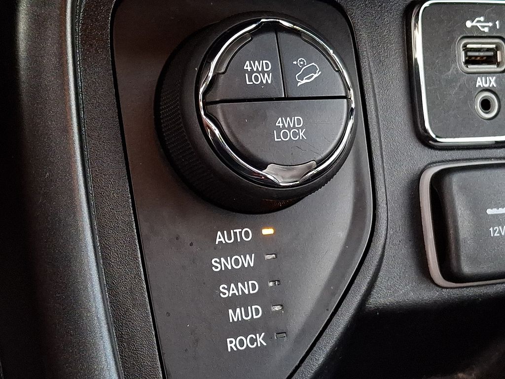 Thumbnail: 2020 Jeep Compass - 20