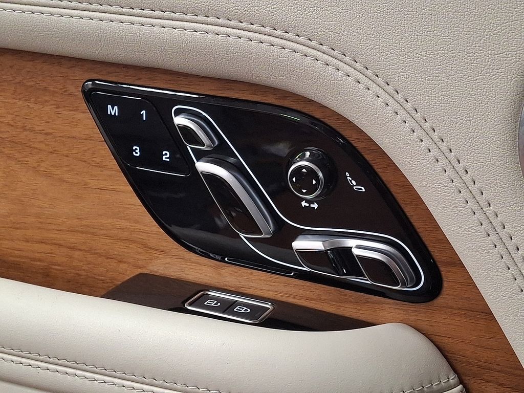 Thumbnail: 2021 Land Rover Range Rover - 22