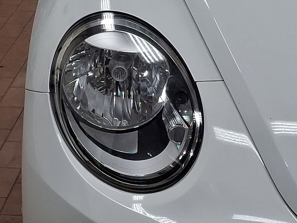 Thumbnail: 2015 Volkswagen Beetle - 8