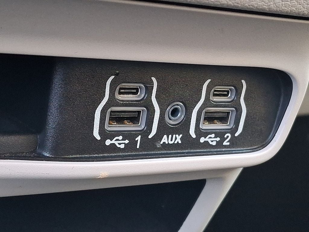 Thumbnail: 2023 Chrysler Pacifica - 21