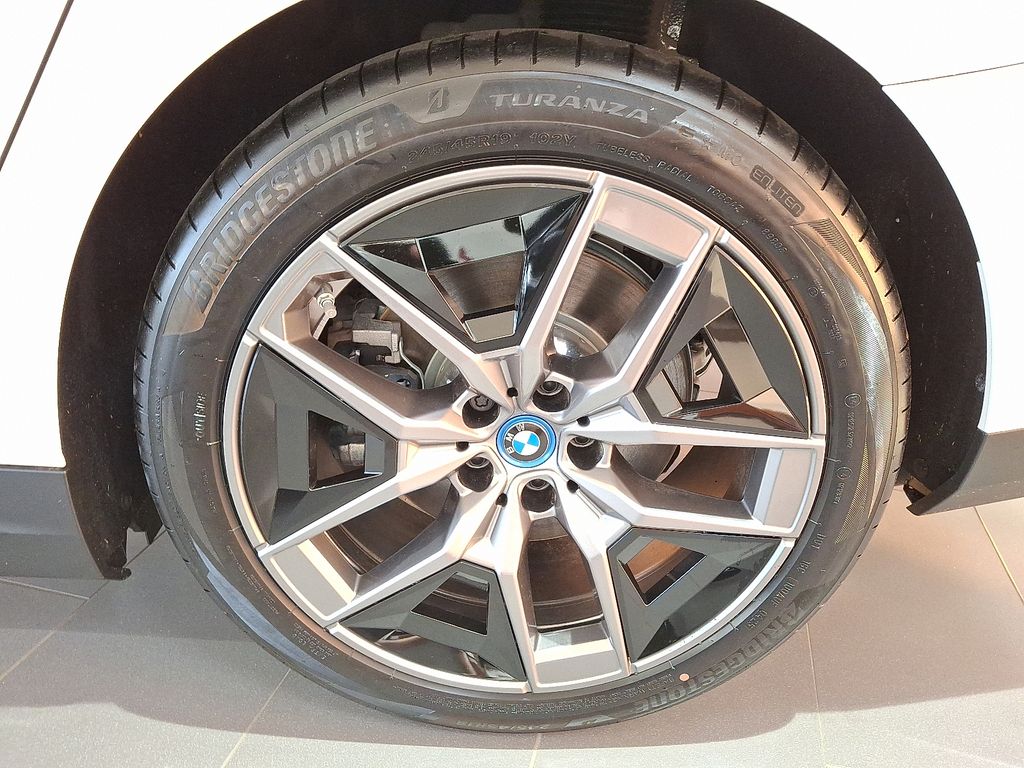 Thumbnail: 2025 BMW i5 - 4