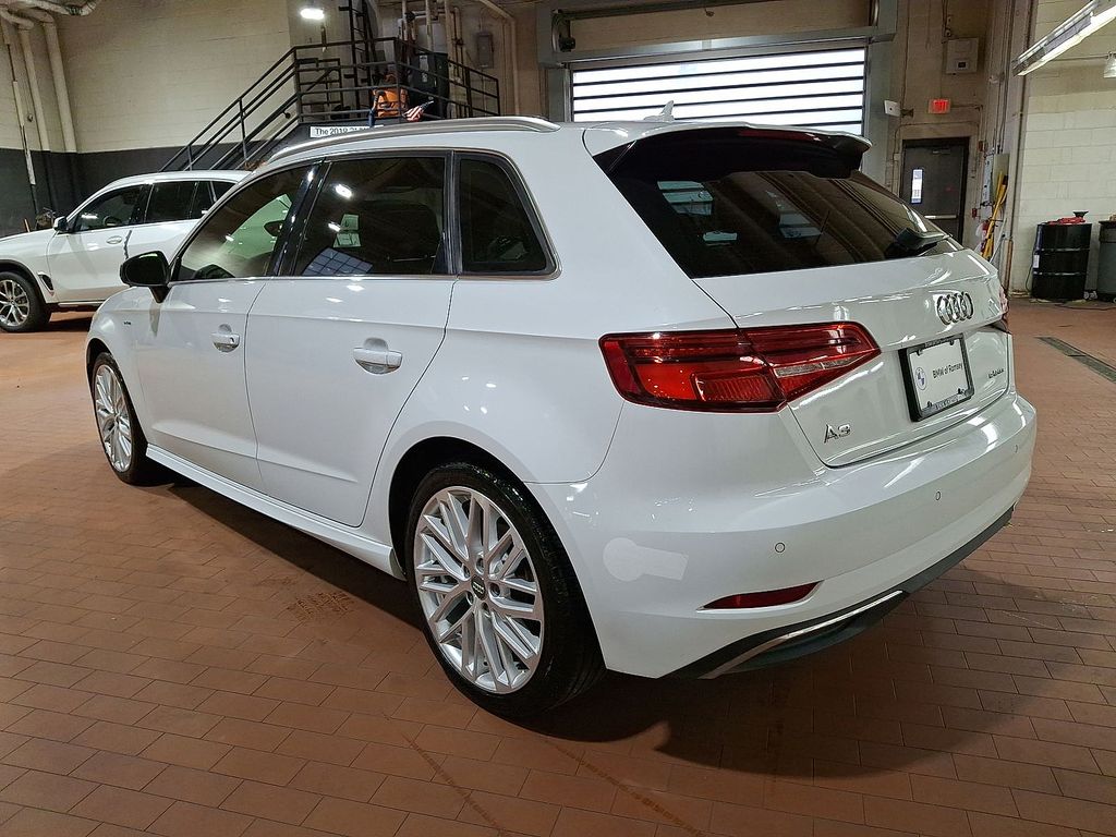 Thumbnail: 2018 Audi A3 e-tron - 20