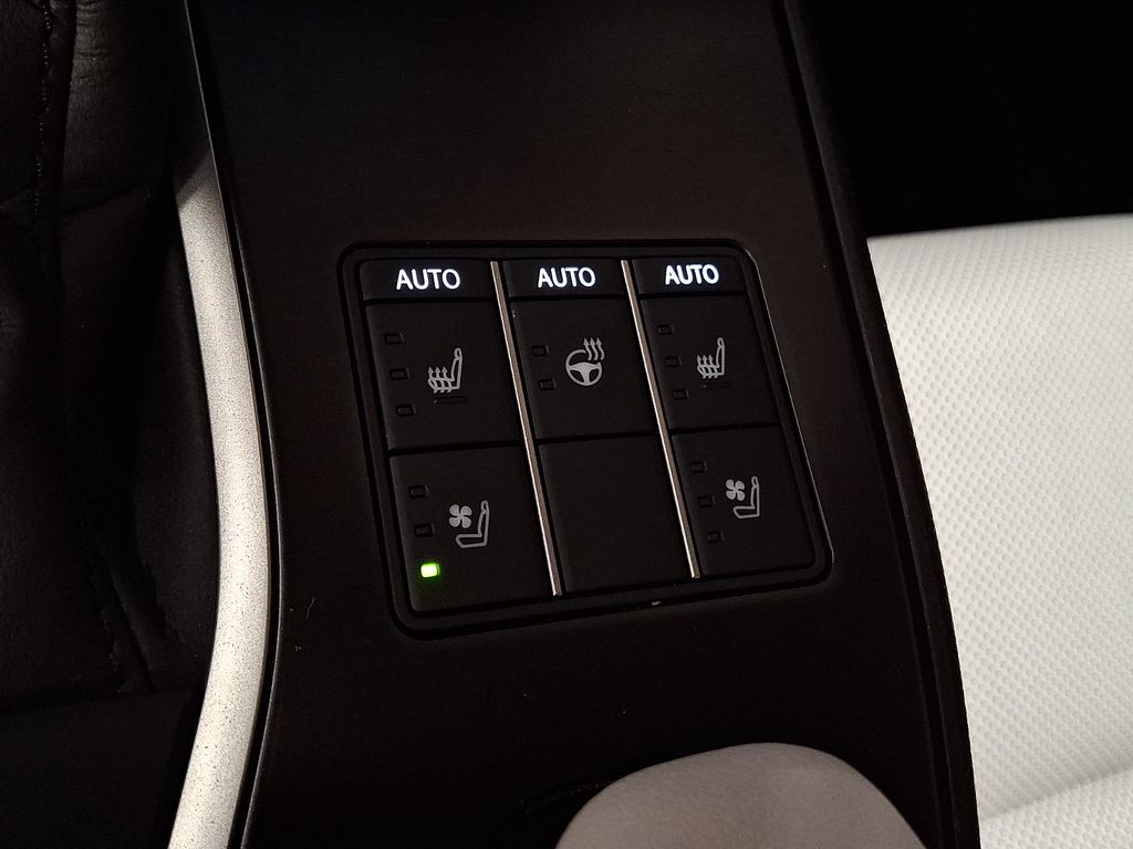 Thumbnail: 2023 Lexus UX - 21