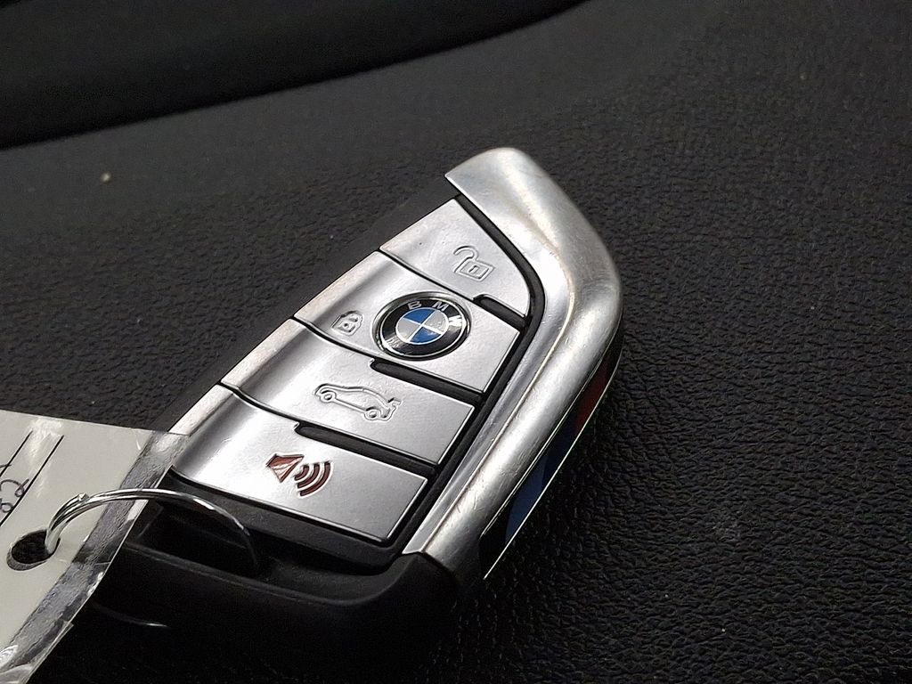 Thumbnail: 2022 BMW 5 Series - 25