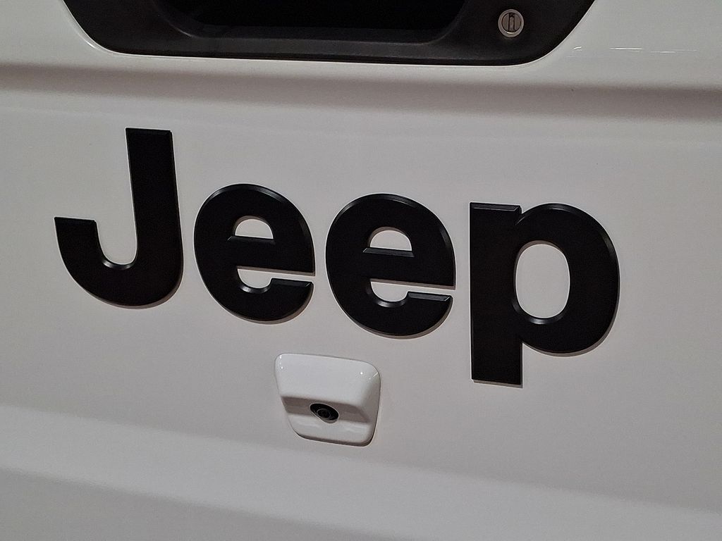 Thumbnail: 2022 Jeep Gladiator - 24