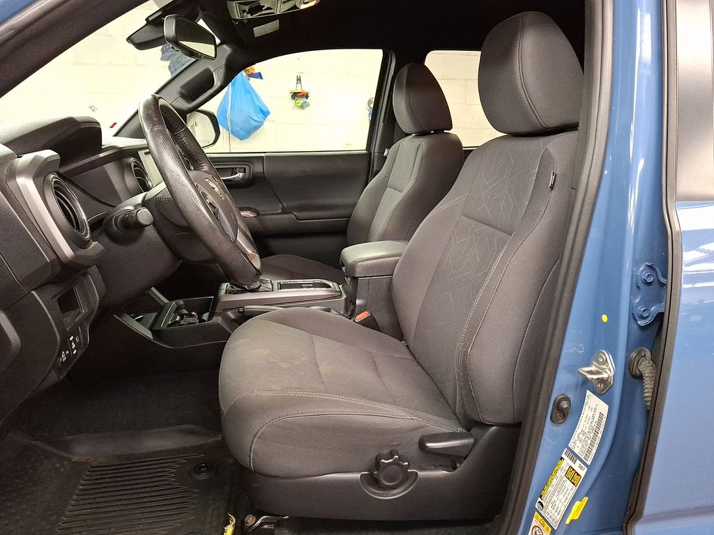 Thumbnail: 2019 Toyota Tacoma - 8