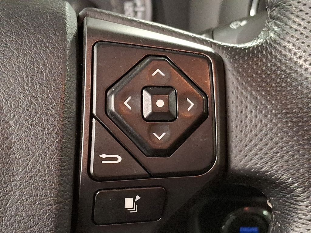 Thumbnail: 2019 Toyota Tacoma - 17