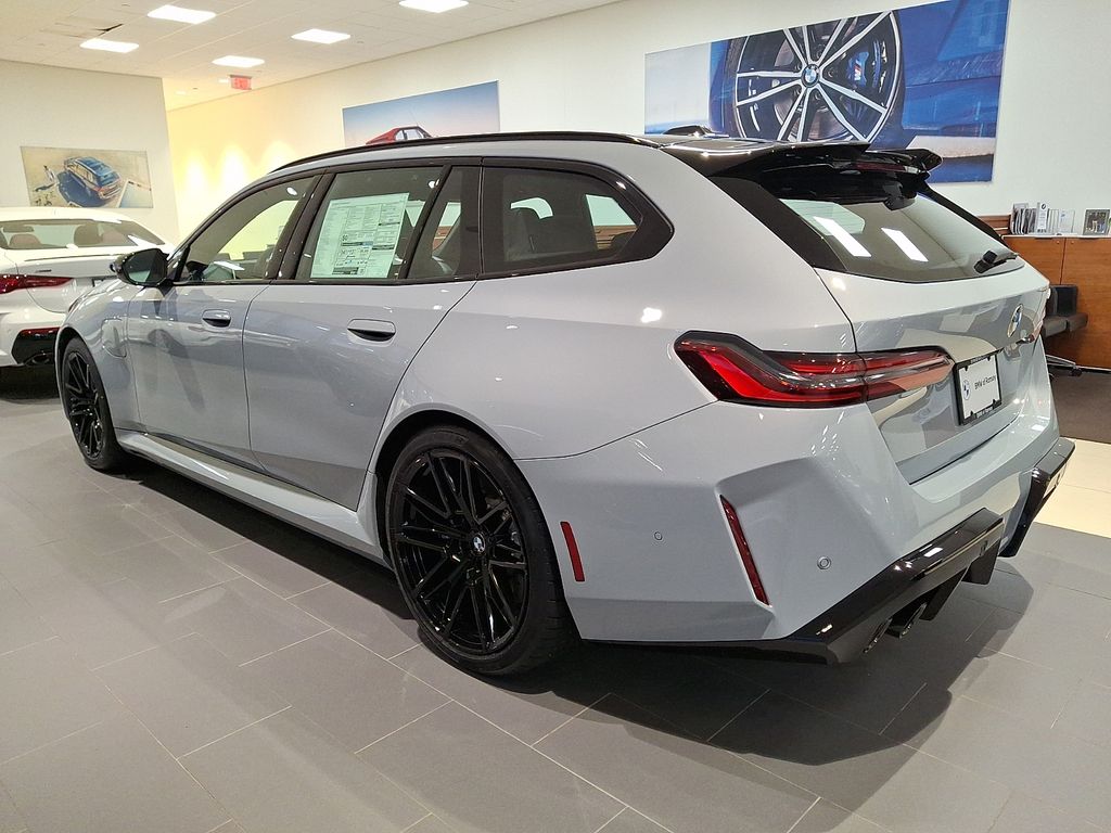 Thumbnail: 2026 BMW M5 - 5