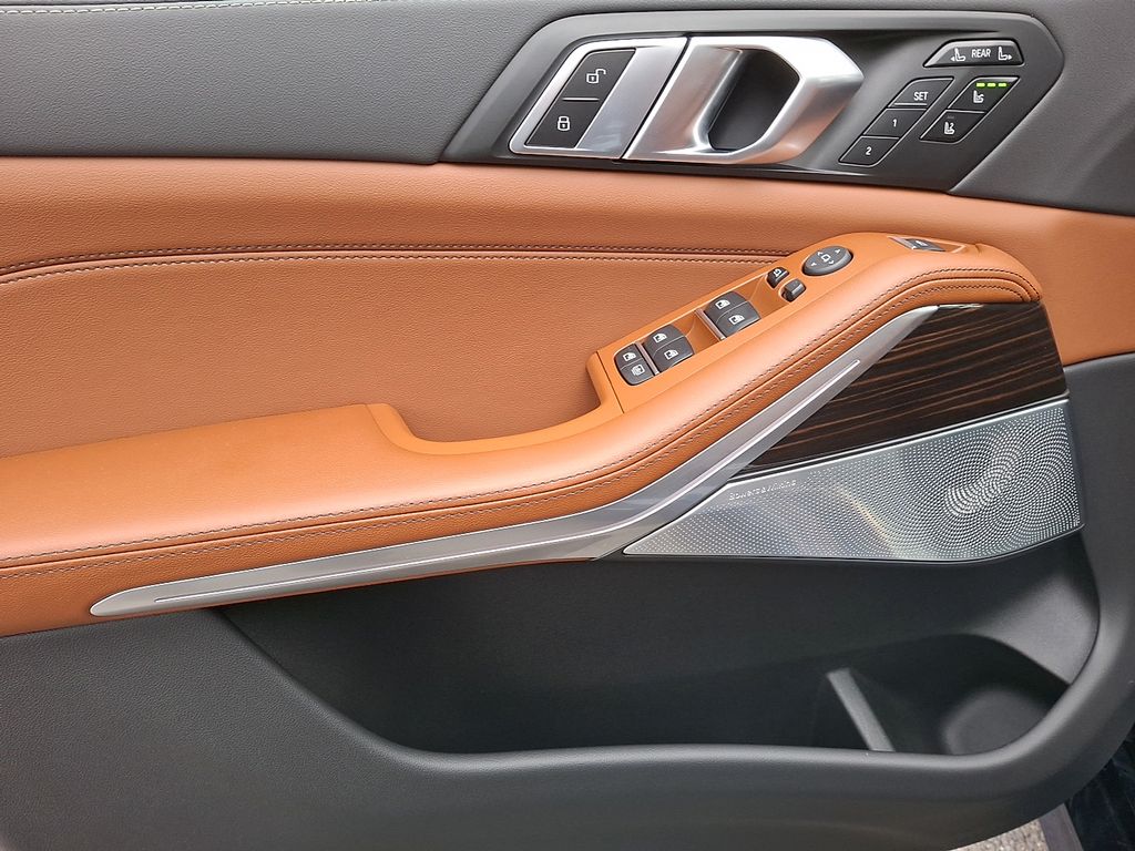 Thumbnail: 2026 BMW X7 - 10