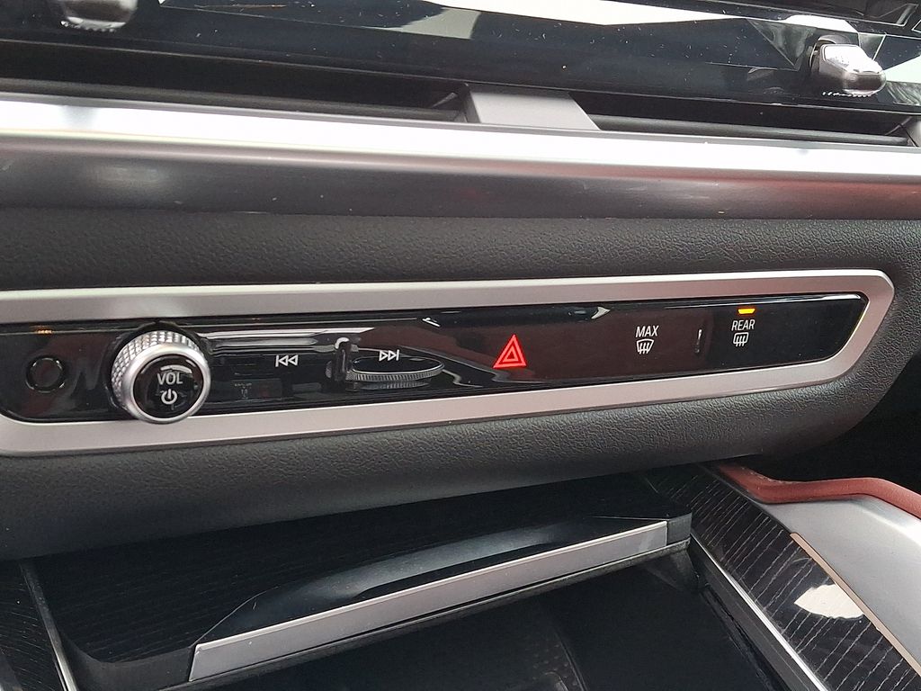 Thumbnail: 2025 BMW X6 - 14