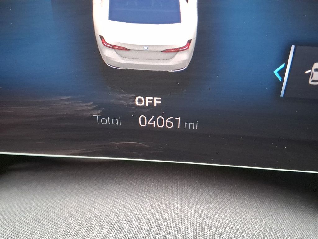 Thumbnail: 2025 BMW i5 - 16