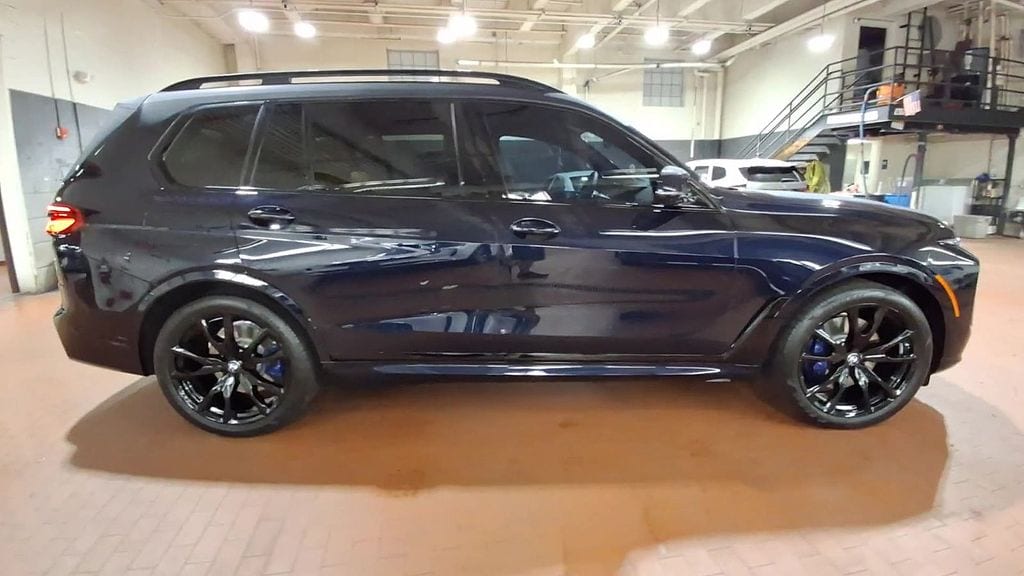 Thumbnail: 2026 BMW X7 - 9