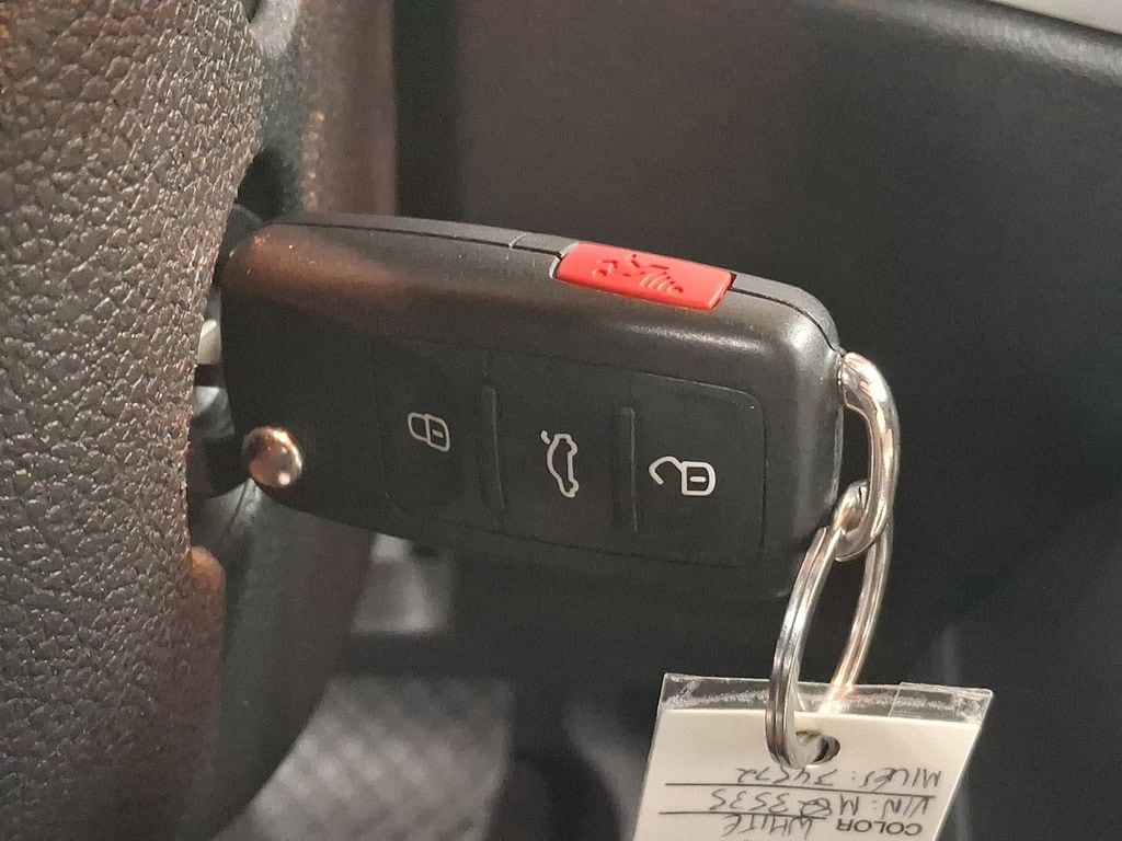 Thumbnail: 2015 Volkswagen Beetle - 19