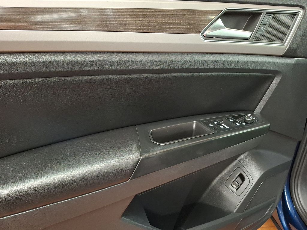 Thumbnail: 2019 Volkswagen Atlas - 9