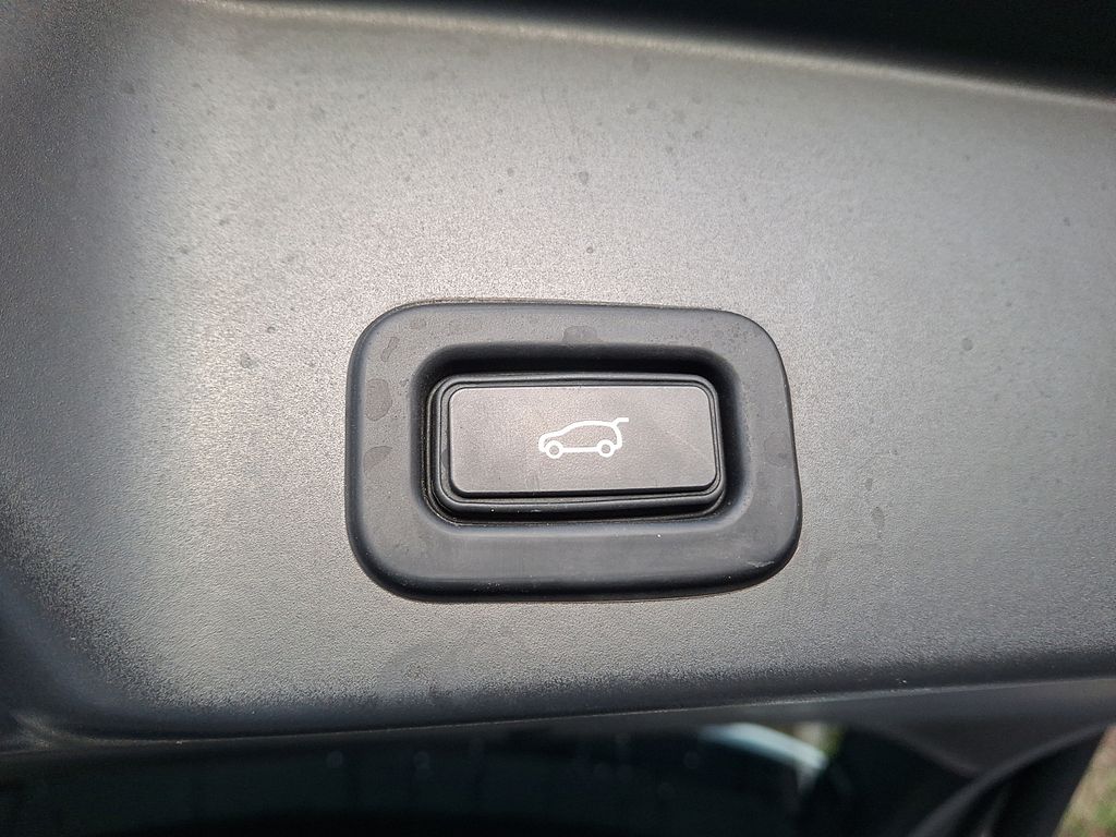 Thumbnail: 2020 Land Rover Range Rover Evoque - 29