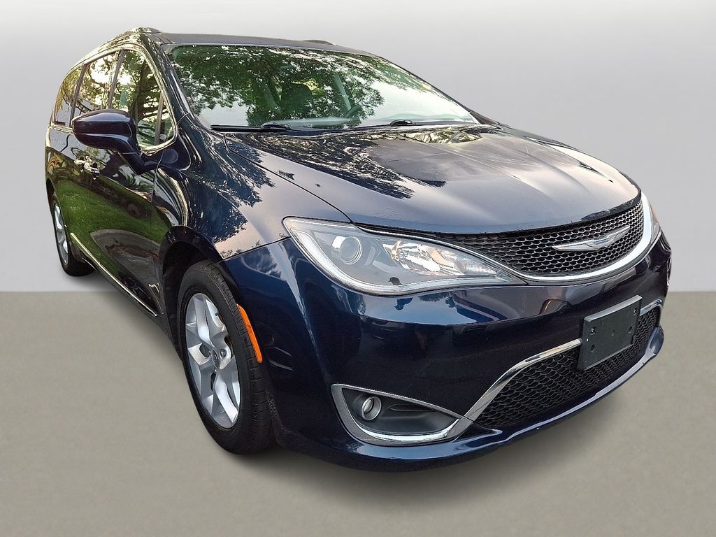 Thumbnail: 2017 Chrysler Pacifica - 3