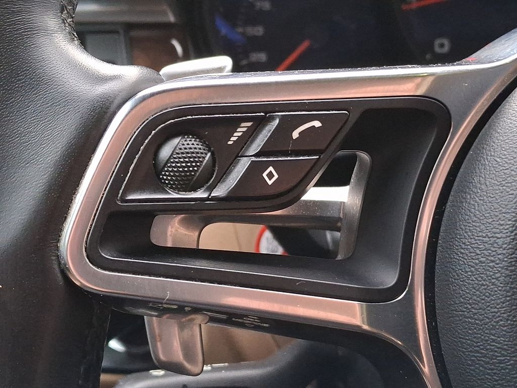 Thumbnail: 2019 Porsche Macan - 16