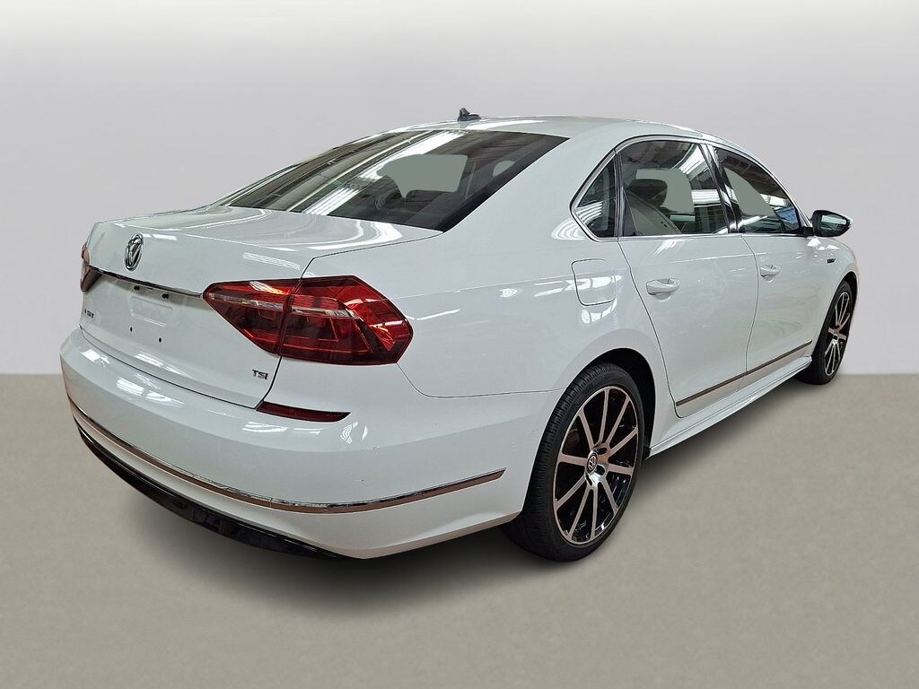 Used 2017 Volkswagen Passat 1.8T R-Line Sedan