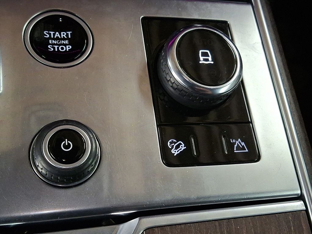 Thumbnail: 2023 Land Rover Range Rover - 18