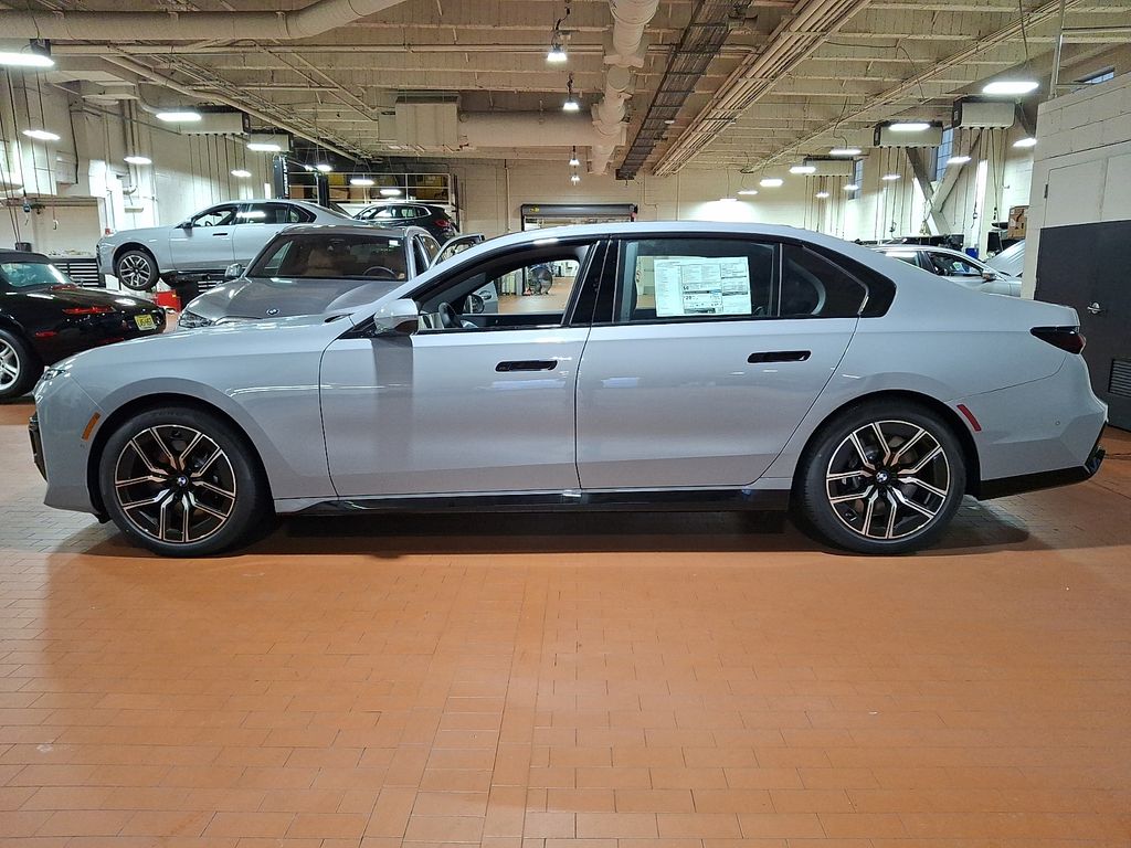Thumbnail: 2026 BMW 7 Series - 3