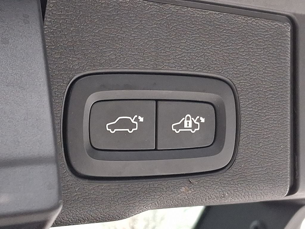 Thumbnail: 2023 Volvo XC60 - 28