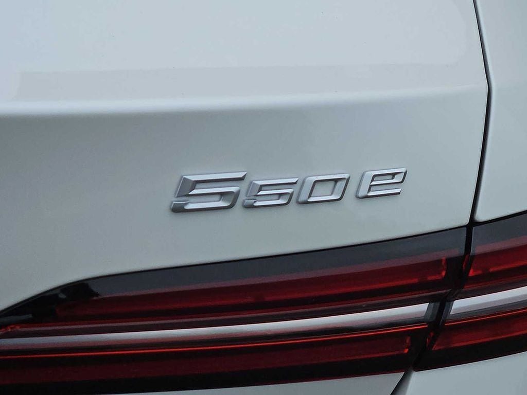 Thumbnail: 2026 BMW 5 Series - 12