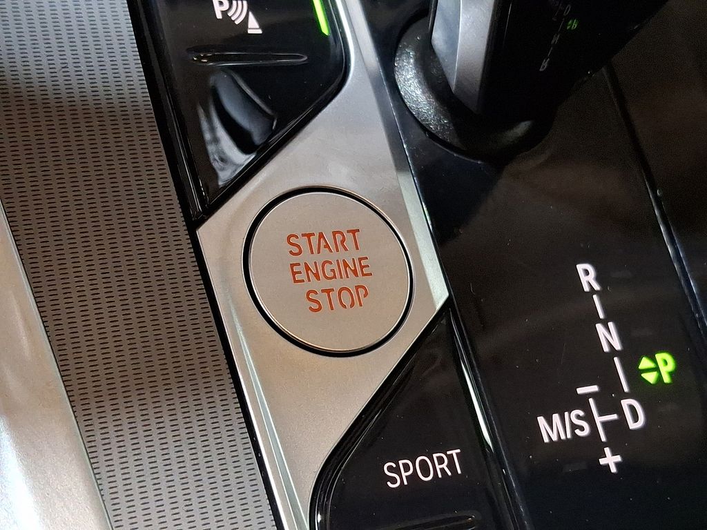 Thumbnail: 2023 BMW X6 - 21