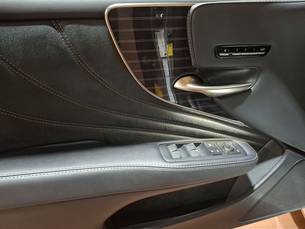 Thumbnail: 2020 Lexus LS - 9