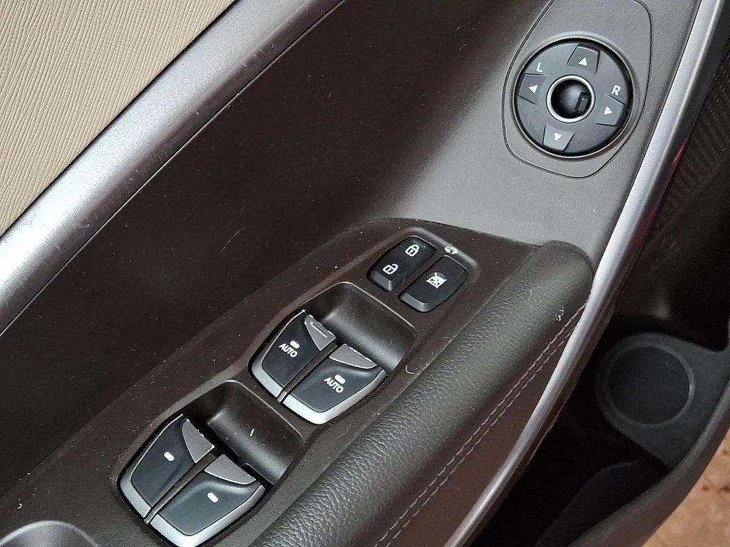 Thumbnail: 2017 Hyundai Santa Fe - 25