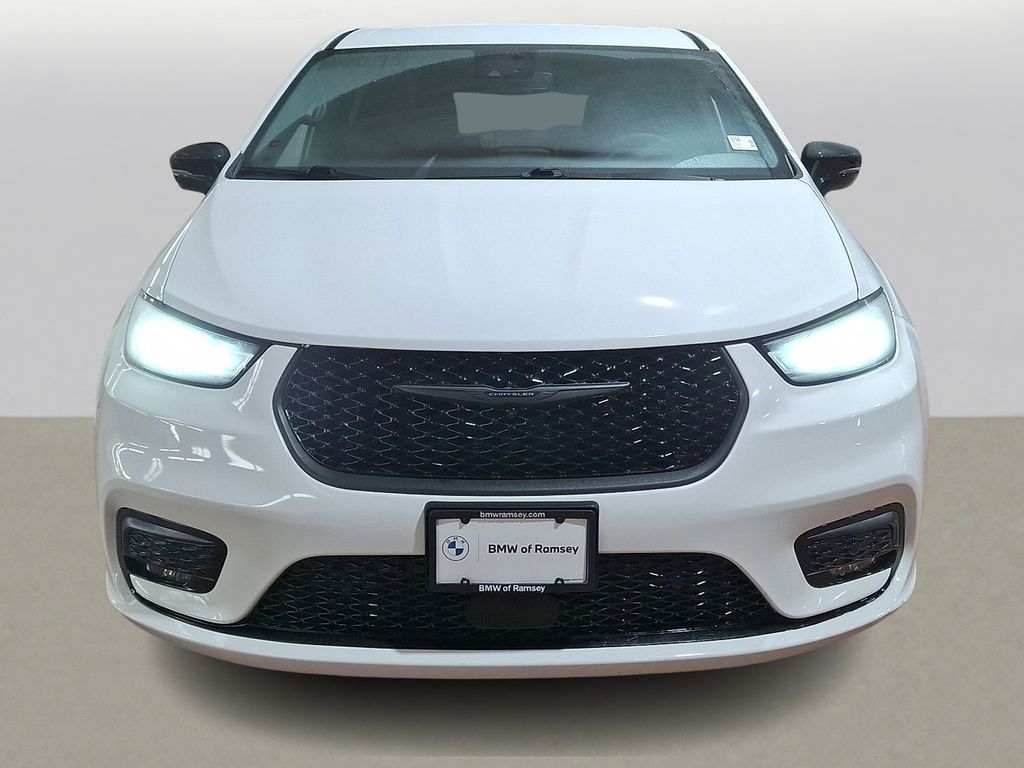 Thumbnail: 2024 Chrysler Pacifica - 2