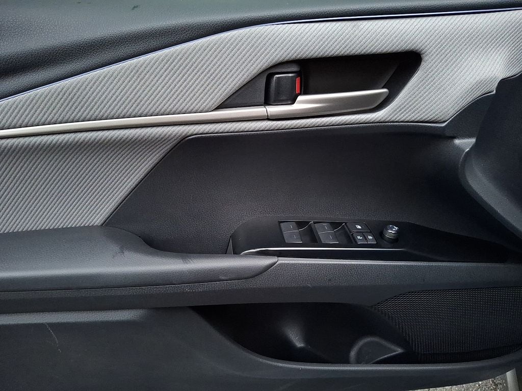 Thumbnail: 2025 Toyota Camry - 10