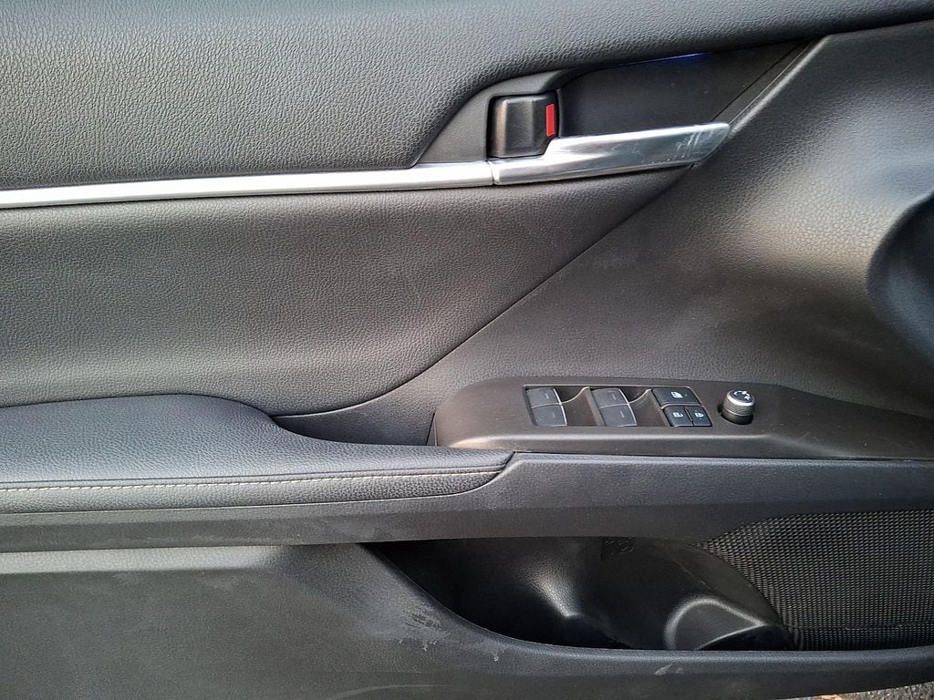 Thumbnail: 2022 Toyota Camry - 9