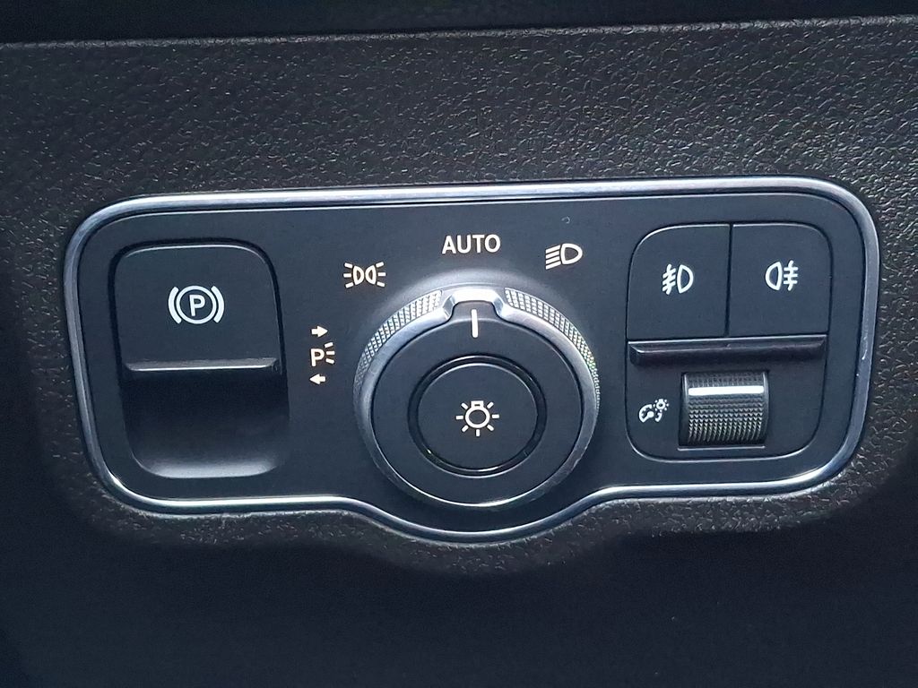 Thumbnail: 2021 Mercedes-Benz GLB - 23