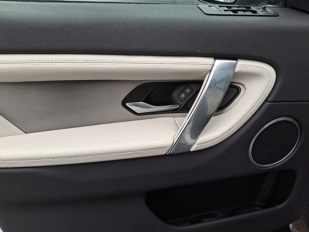 Thumbnail: 2023 Land Rover Discovery Sport - 8