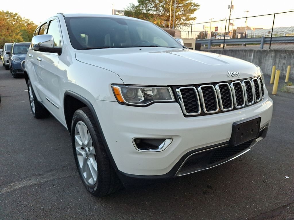 Thumbnail: 2017 Jeep Grand Cherokee - 3