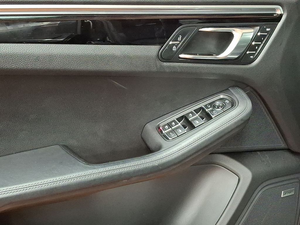 Thumbnail: 2021 Porsche Macan - 7