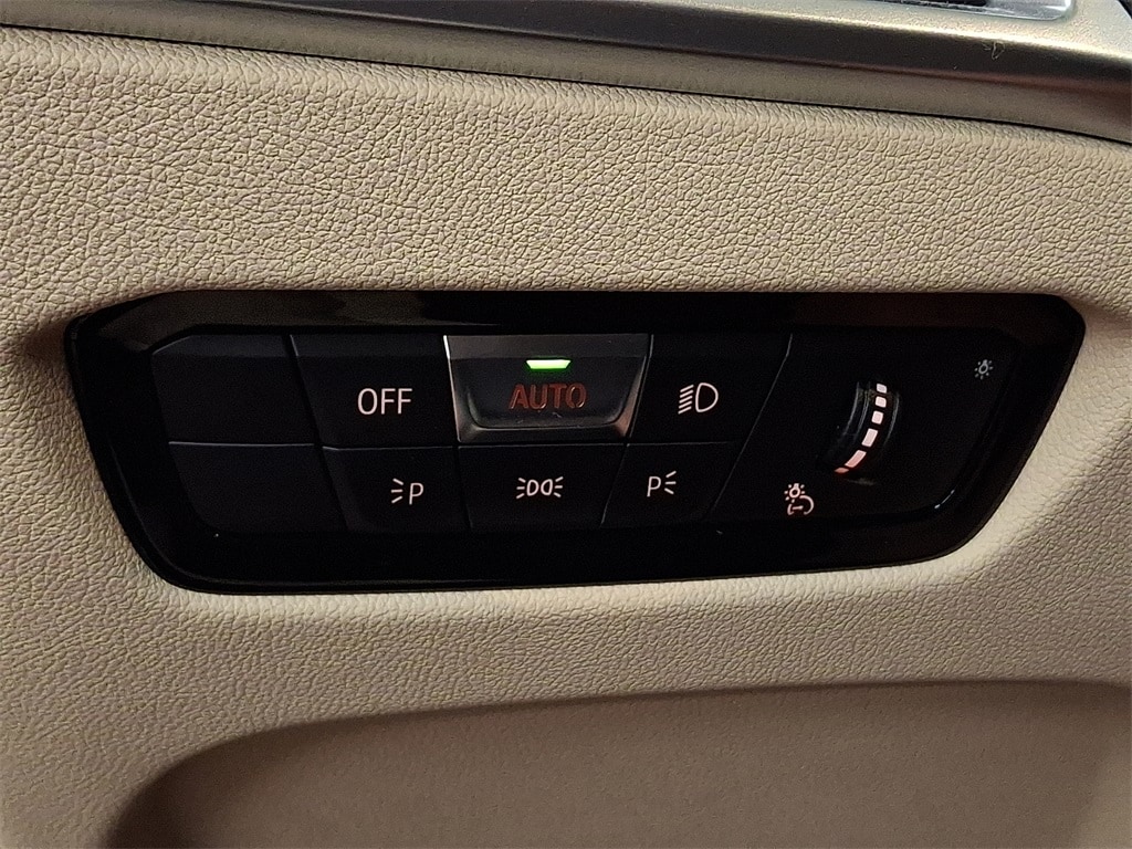 Thumbnail: 2025 BMW 3 Series - 24