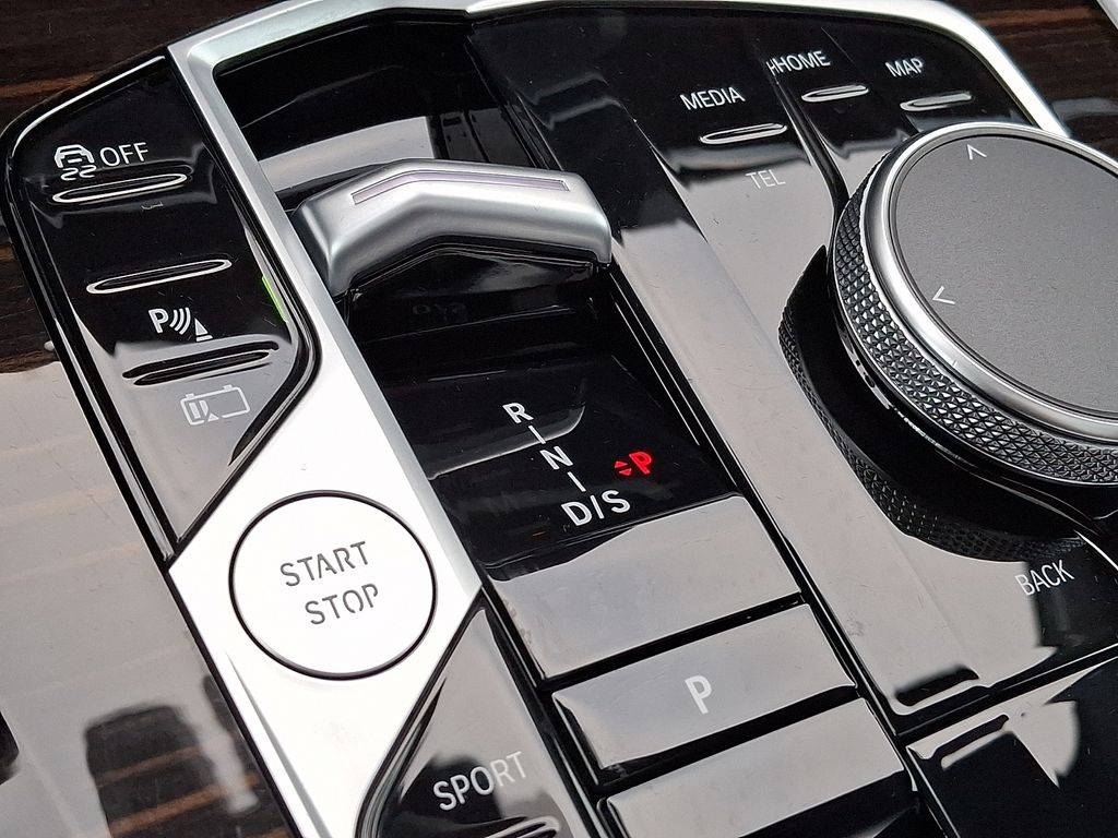 Thumbnail: 2026 BMW X5 - 12