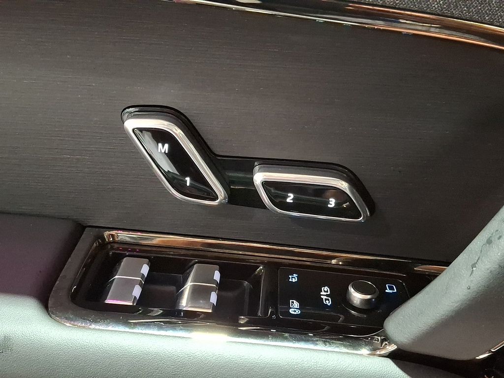 Thumbnail: 2023 Land Rover Range Rover Sport - 23