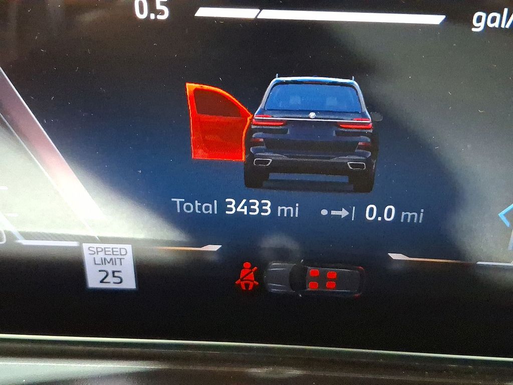 Thumbnail: 2026 BMW X7 - 12