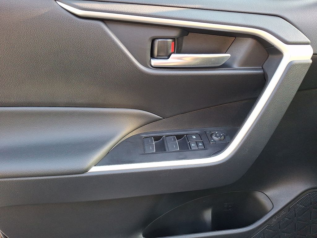 Thumbnail: 2025 Toyota RAV4 - 8