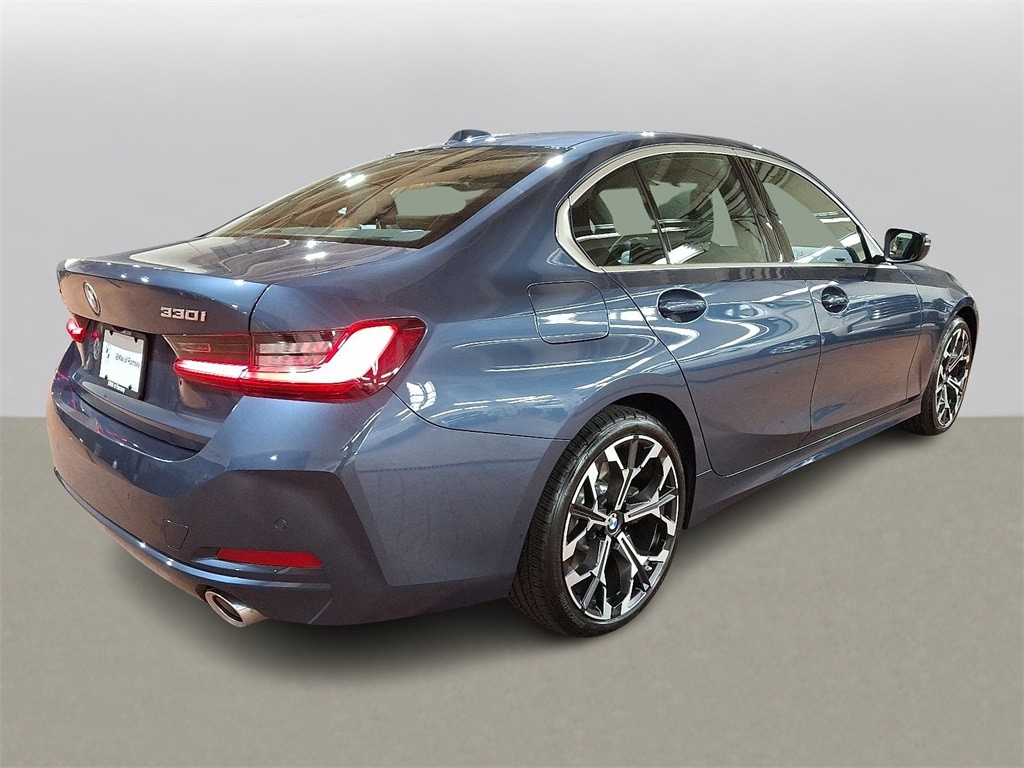 Thumbnail: 2025 BMW 3 Series - 4